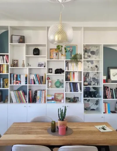 Bibliothèque murale en blanc sur-mesure à Caen - AC Tendance