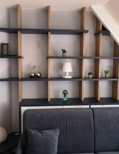 Bibliothèque sur-mesure sous pente à Caen - AC Tendance