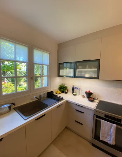Cuisiniste à Caen - Cuisine moderne blanche et beige - AC Tendance